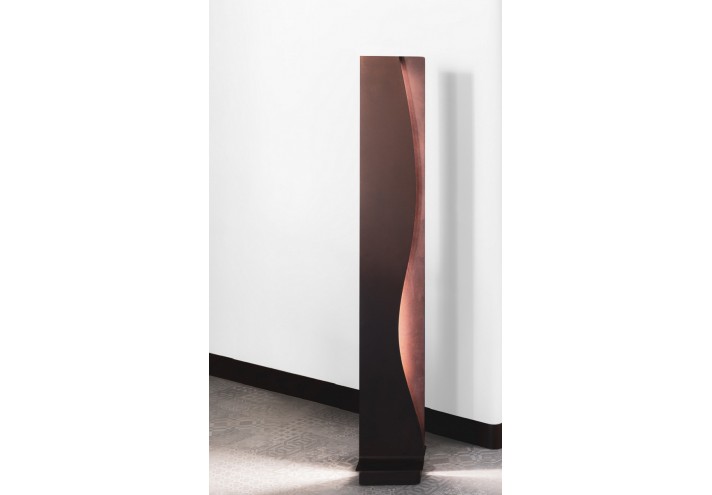 Corten-Möbel-Einrichtung-hergestellt-in-Italien-Stahlmöbel-ESSE 001 | Standleuchte aus Corten