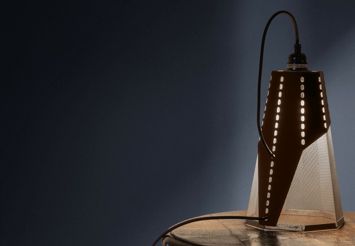 Corten-Möbel-Einrichtung-hergestellt-in-Italien-Stahlmöbel-FRAC | Lampe aus Corten