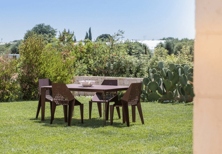 Corten-Möbel-Einrichtung-hergestellt-in-Italien-Stahlmöbel-LEGGERO_001 | Tisch aus Corten