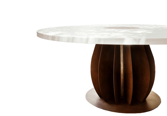 Corten-Möbel-Einrichtung-hergestellt-in-Italien-Stahlmöbel-IRIDE | Tisch aus Corten