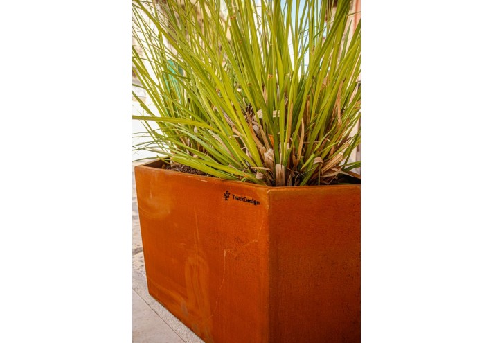 Arredamento-in-acciaio-Stile-industriale-Arredamento-in-corten-Arredamento made-in-Italy-OPERA&AREPO | Fioriera in corten