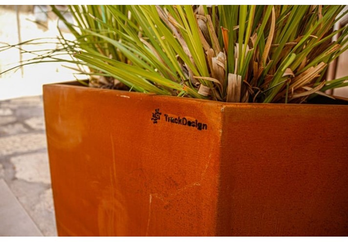 Corten-Möbel-Einrichtung-hergestellt-in-Italien-Stahlmöbel-OPERA&AREPO | Pflanzkübel aus Cortenstahl