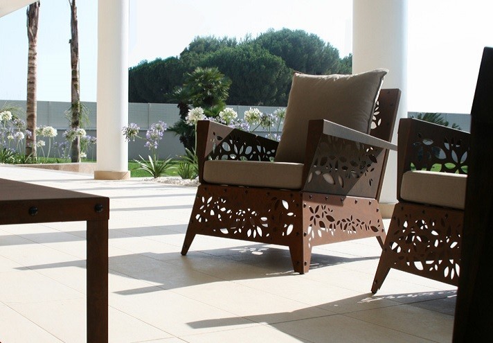 Corten-Möbel-Einrichtung-hergestellt-in-Italien-Stahlmöbel-HANAMI | Sessel aus Corten