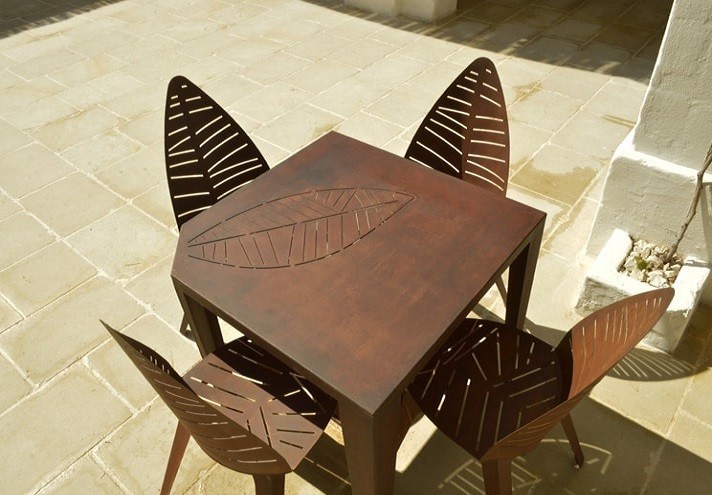 Meubles-design-en-acier-corten-Style-industriel-Acier-corten-intérieur-Intérieur-moderne-LILA | Table en corten