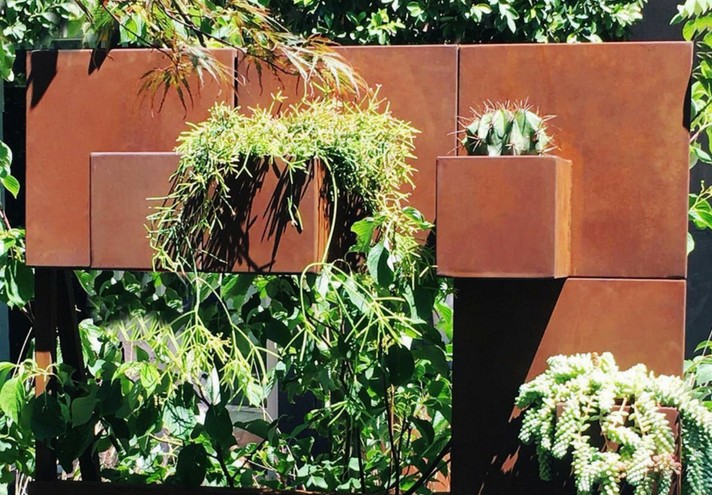 Corten-Möbel-Einrichtung-hergestellt-in-Italien-Stahlmöbel-QUERINI | Pflanzgefäß aus Corten