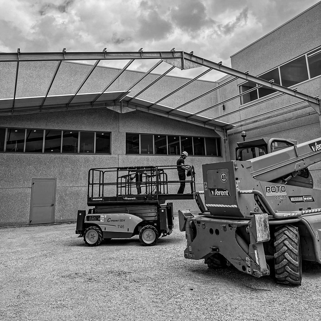 lavorazione metalli, ringhiere per scale, progetti fotovoltaici, scala a chiocciola, scala in ferro