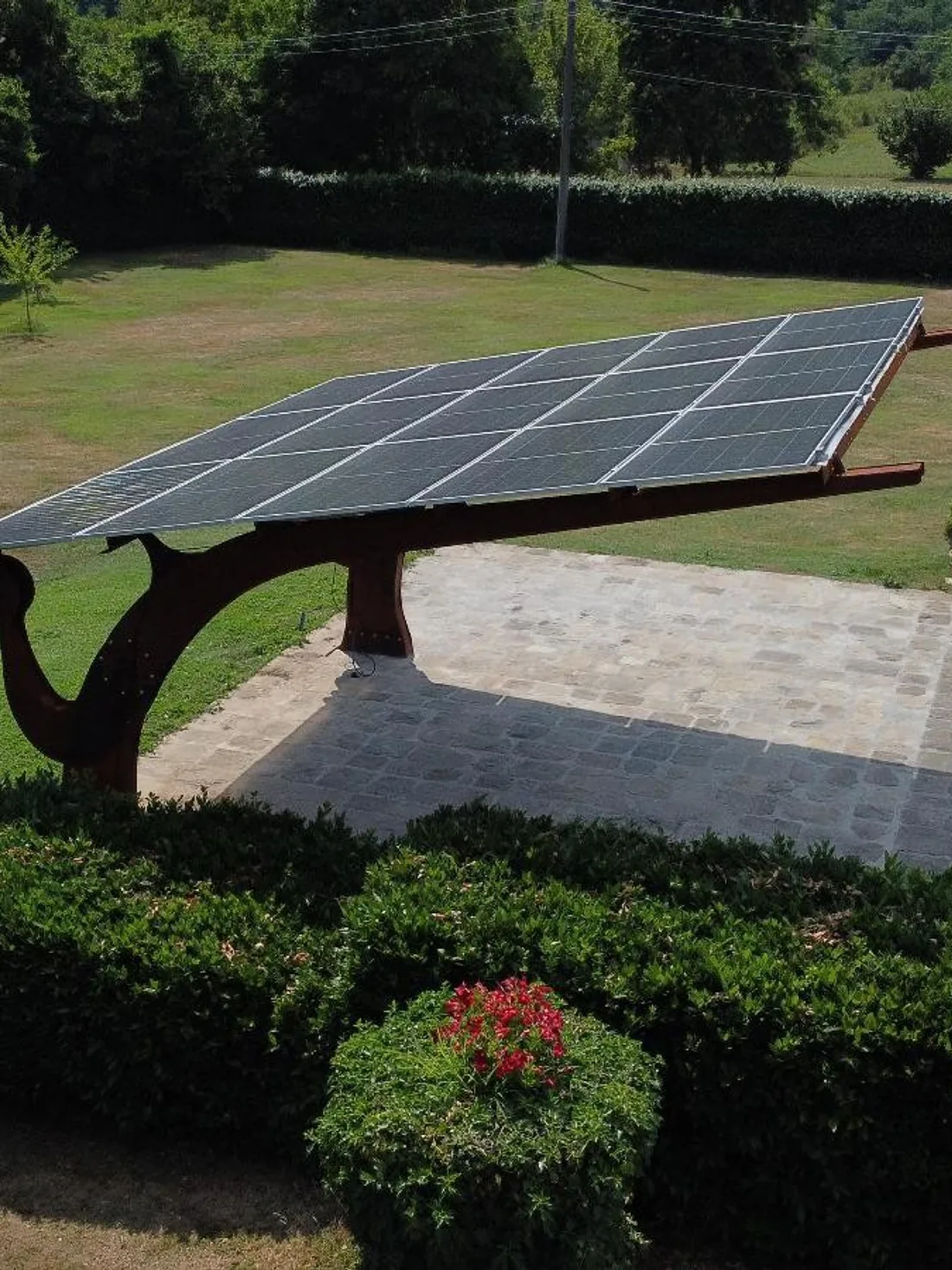 SEQUOR — pensilina fotovoltaica in acciaio Corten su misura TrackDesign