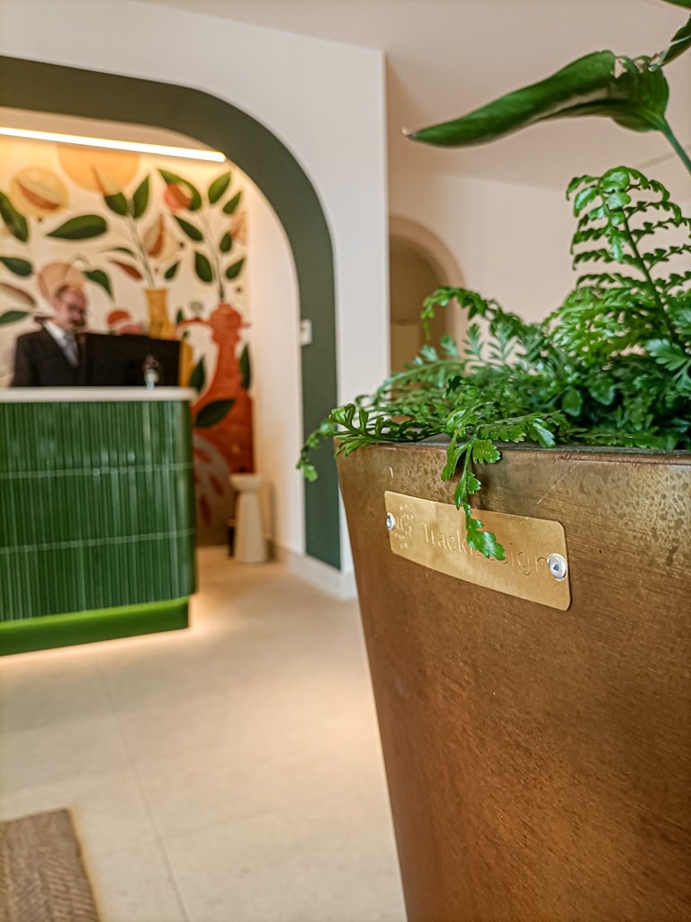 Hotel Cala Ponte — Targhetta in ottone