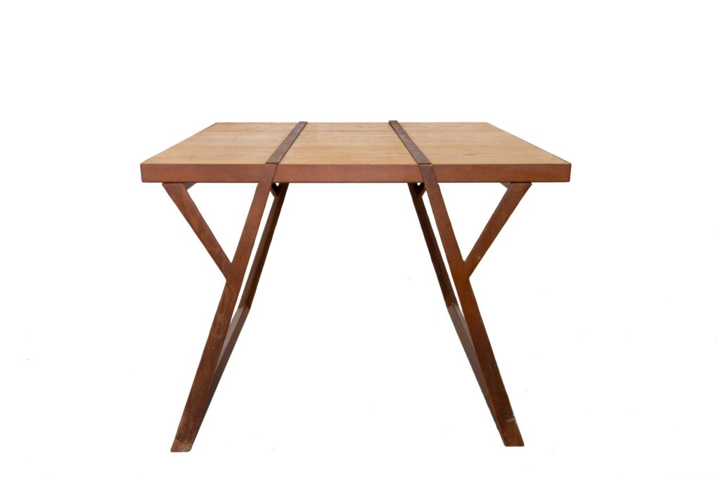EQUILIBRI | Tavolo in corten — Legno di larice