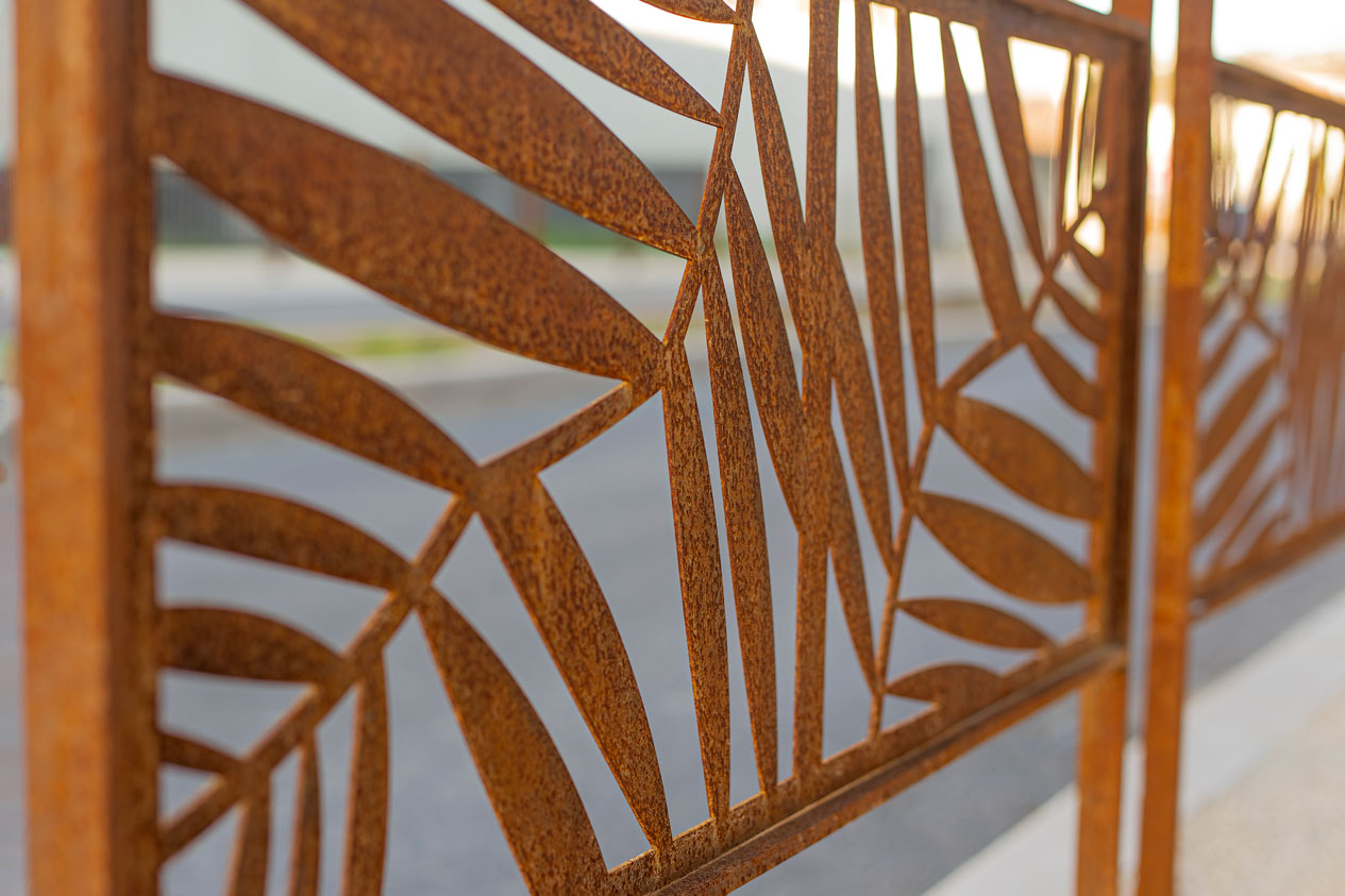 School Group Claudie Haigneré — Barriera in corten, dettaglio