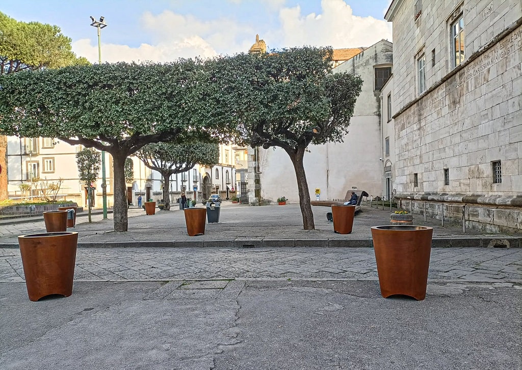 Piazze Pubbliche di Nola — Fioriere modello Wave