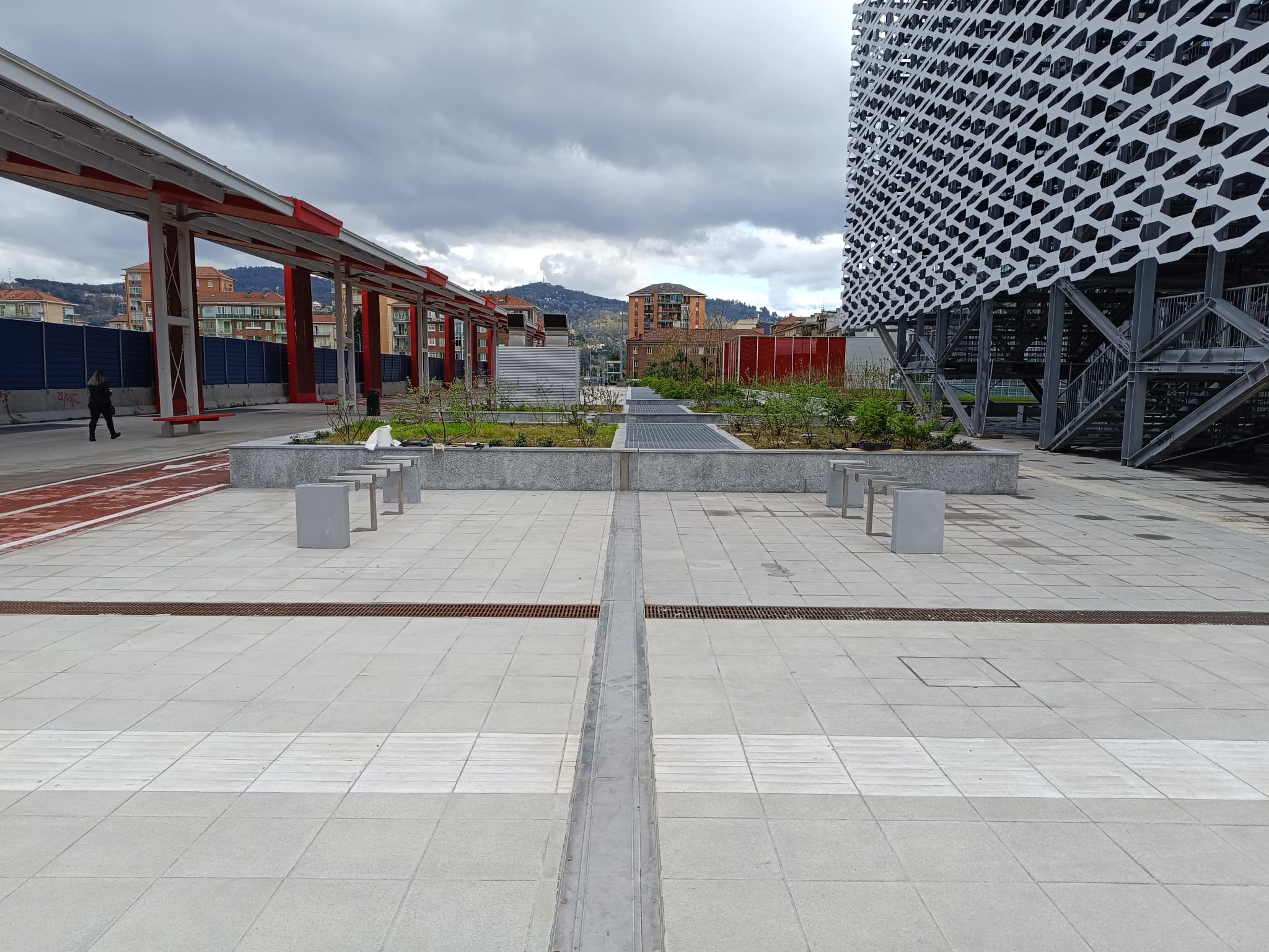 Rastrelliere — Regione Piemonte — Piazza con rastrelliere