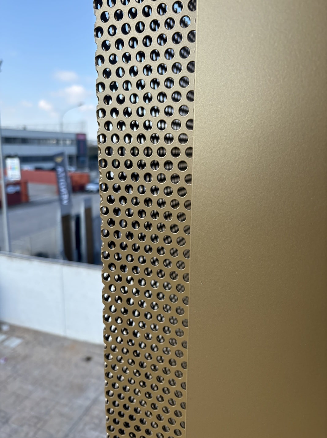 Facciata Ventilata — Sede Aziendale — Pannello microforato