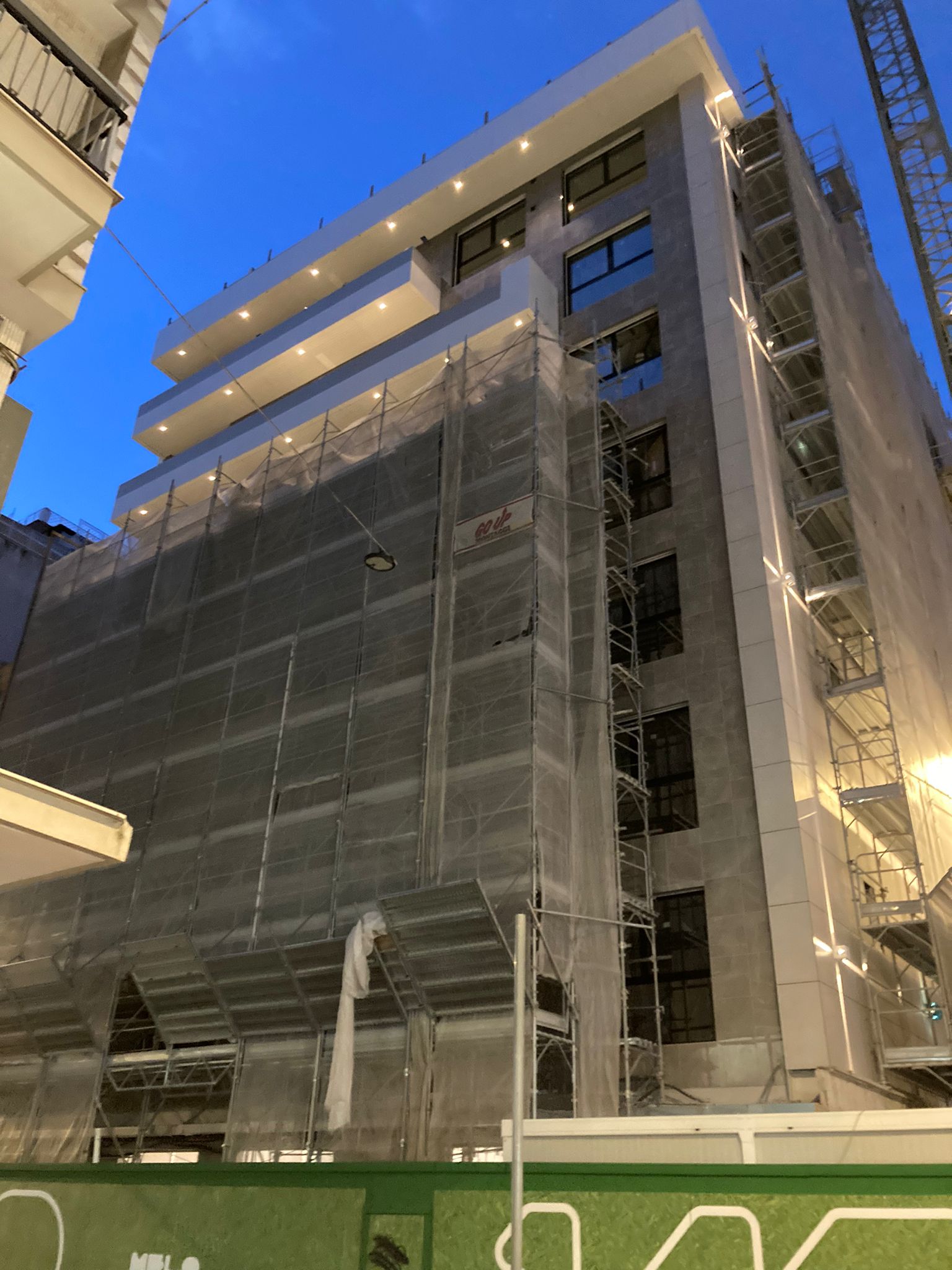 Palazzo via Melo — General Contractor — Facciata durante i lavori