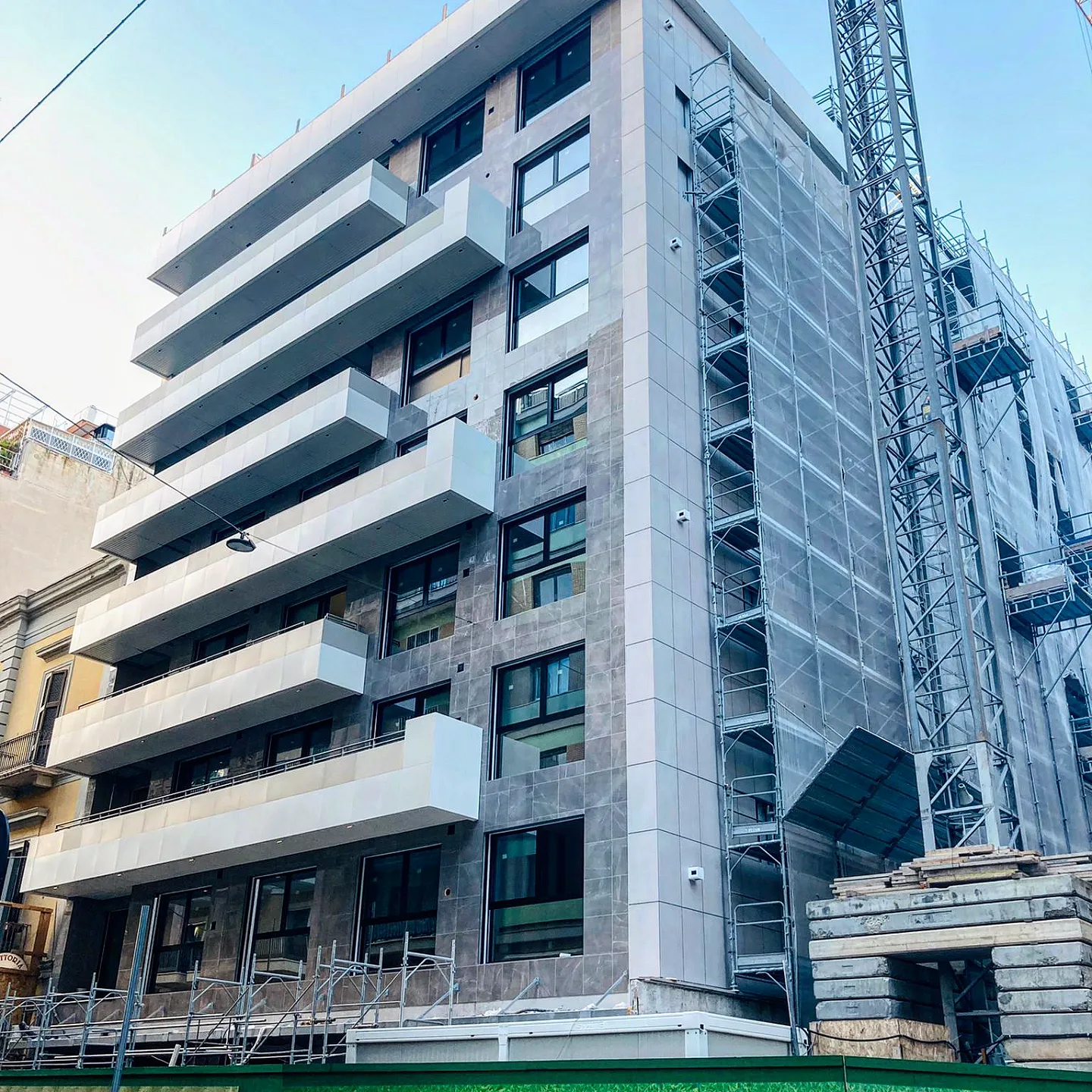 Palazzo via Melo — General Contractor — Facciata in lavorazione