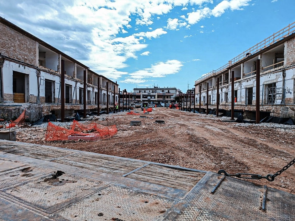 Ex Mercato Ortofrutticolo — L'ex mercato in cantiere Ex Mercato Ortofrutticolo — L'ex mercato in cantiere
