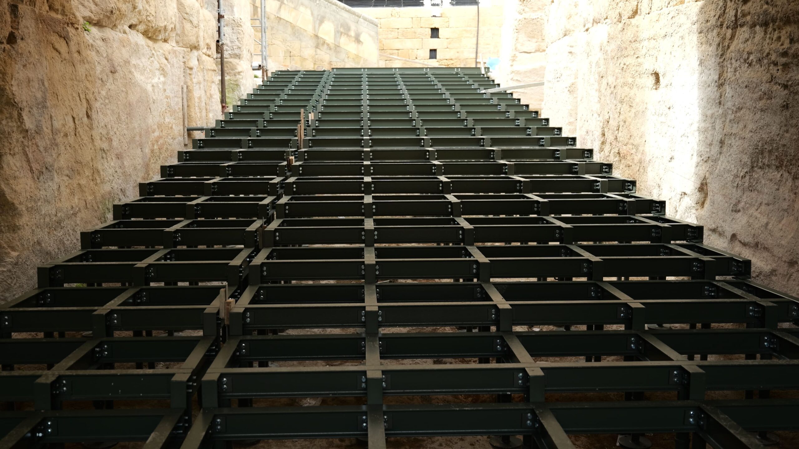 Anfiteatro Romano — Piazza Sant’Oronzo — Orditura a gradoni