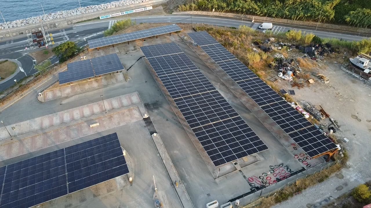 Pensiline Fotovoltaiche — Porto di Piombino — Vista aerea