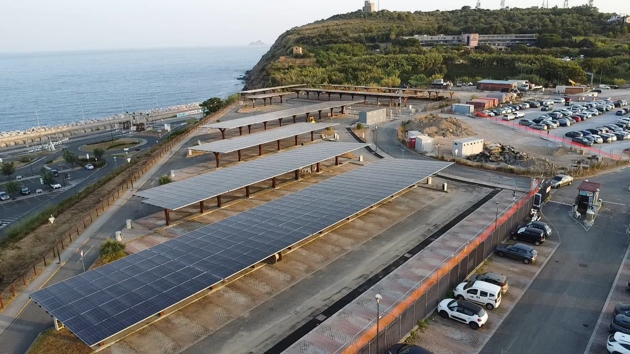 Pensiline Fotovoltaiche — Porto di Piombino — Vista panoramica